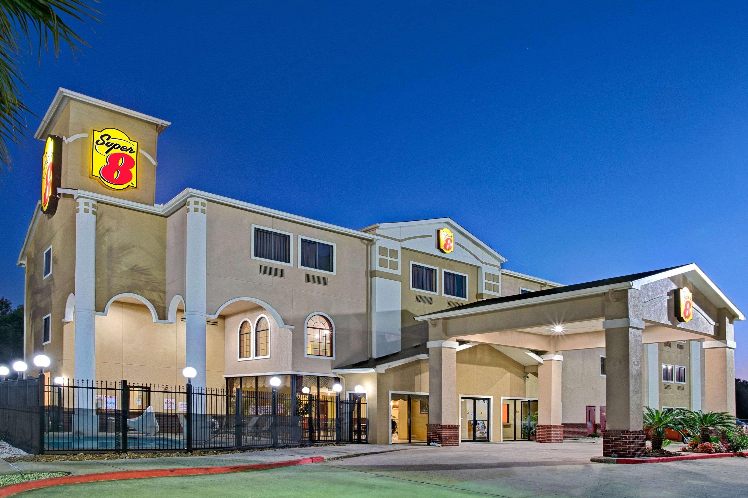 Red Lion Inn & Suites Iah Airport East Humble Exterior foto